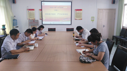 西子學(xué)校：我校行政支部召開(kāi)“兩學(xué)一做”學(xué)習(xí)教育專(zhuān)題二學(xué)習(xí)研討